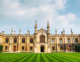 Lais Puzzle - Innenhof des Corpus Christi College in Cambridge, UK - 40, 100, 200, 500, 1.000 & 2.000 Teile