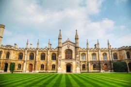 Lais Puzzle - Innenhof des Corpus Christi College in Cambridge, UK - 2.000 Teile