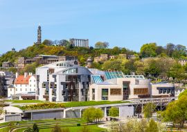 Lais Puzzle - Blick auf das neue Parlamentsgebäude unter dem Calton Hill - Edinburgh - 1.000 Teile