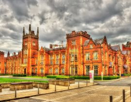 Lais Puzzle - Blick auf die Queen's University in Belfast - Nordirland - 40, 100, 200, 500, 1.000 & 2.000 Teile