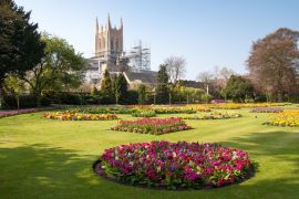 Lais Puzzle - Ein Blick auf die restaurierte Kathedrale von Bury St. Edmunds - 2.000 Teile