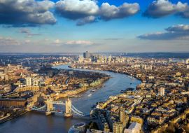 Lais Puzzle - London, England - Skyline der berühmten Tower Bridge mit rotem Doppeldeckerbus und Canary Wharf-Wolkenkratzern im Hintergrund - 1.000 Teile