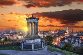 Lais Puzzle - Edinburgh bei Sonnenuntergang mit Calton Hill in Schottland - 2.000 Teile