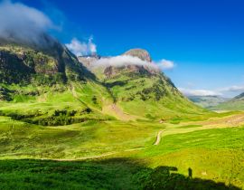 Lais Puzzle - Schöner Sonnenaufgang und kleiner Mann auf Klippe, Glencoe, Schottland - 40, 100, 200, 500, 1.000 & 2.000 Teile