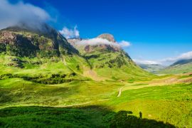 Lais Puzzle - Schöner Sonnenaufgang und kleiner Mann auf Klippe, Glencoe, Schottland - 2.000 Teile