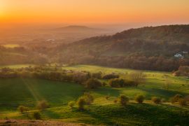 Lais Puzzle - Warmer orangefarbener Sonnenuntergang über dem Gloucester Valley in England - 2.000 Teile
