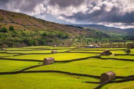 Lais Puzzle - Field Barns bei Gunnerside / Swaledale im Yorkshire Dales National Park, der sich in die nördlichen Pennines hineinzieht - 2.000 Teile