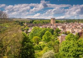 Lais Puzzle - Richmond Town and Castle / Die Marktstadt Richmond liegt am Rande der North Yorkshire Dales, am Ufer des Flusses Swale - 1.000 Teile