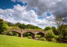 Lais Puzzle - Mercury Bridge Richmond / Der Marktflecken Richmond liegt am Rande der North Yorkshire Dales, am Ufer des Flusses Swale - 1.000 Teile