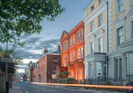 Lais Puzzle - Southgate Street im Zentrum von Winchester an einem warmen Sommerabend - 1.000 Teile