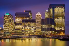 Lais Puzzle - London, England - Die Wolkenkratzer von Canary Wharf, dem berühmten Finanzviertel Londons zur blauen Stunde - 2.000 Teile