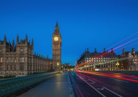 Lais Puzzle - London, England - Der berühmte Big Ben und die Houses of Parliament mit den Lichtern von Doppeldeckerbussen auf der Westminster Bridge in der Morgendämmerung - 1.000 Teile