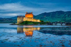 Lais Puzzle - Beeindruckende Abenddämmerung über dem See bei Eilean Donan Castle, Schottland - 2.000 Teile