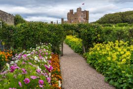 Lais Puzzle - Schöner Garten von Castle of Mey, dem Lieblingswohnsitz und Ferienhaus der Königinmutter, Caithness, Schottland, Großbritannien - 2.000 Teile