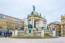 Lais Puzzle - Derby Square, dominiert vom Queen Victoria Monument in Liverpool, England - 2.000 Teile