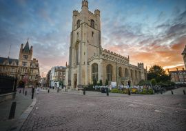 Lais Puzzle - Great St. Mary's Church bei Sonnenaufgang. Cambridge - 1.000 Teile