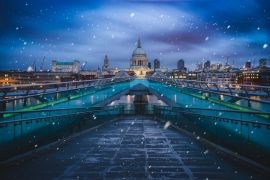 Lais Puzzle - Millenium Bridge an einem kalten Wintermorgen mit Schneefall, London, Vereinigtes Königreich - 2.000 Teile