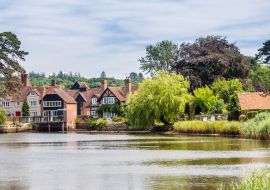 Lais Puzzle - Blick auf das schöne historische Dorf Beaulieu und den Fluss in der Region New Forest in Hampshire, England, Vereinigtes Königreich - 1.000 Teile