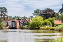 Lais Puzzle - Blick auf das schöne historische Dorf Beaulieu und den Fluss in der Region New Forest in Hampshire, England, Vereinigtes Königreich - 2.000 Teile