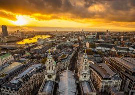 Lais Puzzle - London, England - Panoramablick auf die Skyline von London von der Spitze der St. Paul's Cathedral bei Sonnenuntergang mit schönen goldenen Himmel und Wolken genommen - 1.000 Teile