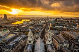 Lais Puzzle - London, England - Panoramablick auf die Skyline von London von der Spitze der St. Paul's Cathedral bei Sonnenuntergang mit schönen goldenen Himmel und Wolken genommen - 2.000 Teile