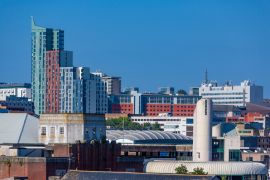 Lais Puzzle - Die Skyline der Stadt Plymouth an einem strahlenden Sonnentag - 2.000 Teile
