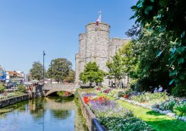 Lais Puzzle - Blick auf die Westgate-Türme vom Wetsgate Gardens Park in Canterbury an einem sonnigen Tag, England, UK - 1.000 Teile