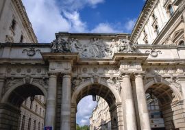 Lais Puzzle - Tor neben dem Gebäude des Foreign & Commonwealth Office in London City, UK - 1.000 Teile