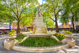 Lais Puzzle - Statue von William Shakespeare am Leicester Square in London, Vereinigtes Königreich - 2.000 Teile