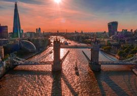 Lais Puzzle - London mit der Themse, die in der Nähe der Tower Bridge, der Londoner City und der Westminster Abbey durch die Stadt fließt - 1.000 Teile