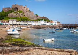Lais Puzzle - Hafen von Gorey und Schloss Mont Orgueil auf Jersey - 1.000 Teile