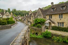 Lais Puzzle - Dorf Castle Combe, Wiltshire, Vereinigtes Königreich. Brücke über den Fluss Bybrook - 2.000 Teile
