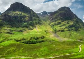 Lais Puzzle - Spektakulärer Blick über Aonach Dubh und Gearr Aonach vom Glencoe-Tal an einem sonnigen Sommertag, Schottland, UK - 1.000 Teile