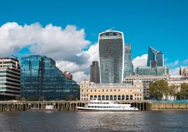 Lais Puzzle - Londoner Stadtteil mit Wolkenkratzern und einem Boot auf der Themse - 1.000 Teile