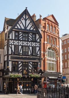 Lais Puzzle - George Pub in der Great Portland Street, West London in England. Menschen in der Umgebung - 1.000 Teile