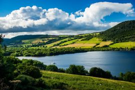 Lais Puzzle - Segelboot in der Bucht von Loch Ness vor Anker - 2.000 Teile