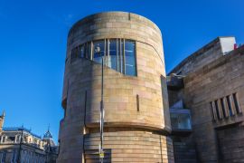 Lais Puzzle - Außenansicht des National Museum of Scotland in Edinburgh, Schottland, UK - 2.000 Teile