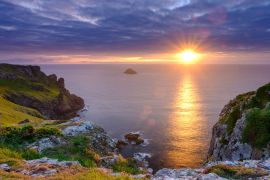 Lais Puzzle - Sommerlicher Sonnenuntergang über The Rumps und Pentire Head an der Nordküste von Cornwall, Großbritannien - 2.000 Teile