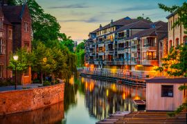 Lais Puzzle - Wasserkanal der Stadt Cambridge in der Abenddämmerung. England - 2.000 Teile