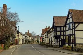 Lais Puzzle - Ein Blick auf die Hauptstraße des Dorfes Pembridge, UK - 2.000 Teile
