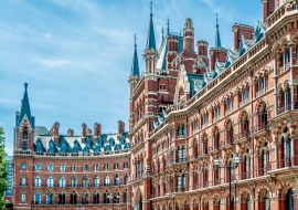 Lais Puzzle - Fassade des Bahnhofs St. Pancras International, eines zentralen Londoner Bahnhofs an der Euston Road, Bezirk Camden, London, Vereinigtes Königreich - 1.000 Teile