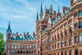 Lais Puzzle - Fassade des Bahnhofs St. Pancras International, eines zentralen Londoner Bahnhofs an der Euston Road, Bezirk Camden, London, Vereinigtes Königreich - 2.000 Teile