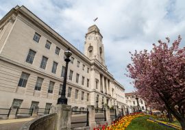 Lais Puzzle - Seitenansicht des Rathauses von Barnsley, South Yorkshire, Vereinigtes Königreich - 1.000 Teile