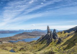 Lais Puzzle - Dramatische schottische Highlands, blauer Himmel am Old Man of Storr, Touristenattraktion auf der Isle of Skye. Hebriden im Vereinigten Königreich - 1.000 Teile