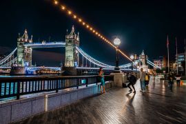 Lais Puzzle - London Tower Bridge bei Nacht im Vereinigten Königreich. Eine der berühmtesten Brücken Londons und eines der wichtigsten Wahrzeichen Englands - 2.000 Teile