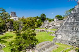 Lais Puzzle - Gran Plaza an der archäologischen Stätte Tikal, Guatemala - 2.000 Teile