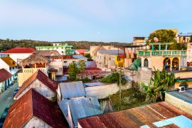 Lais Puzzle - Luftaufnahme von Häusern in Flores, Guatemala - 2.000 Teile