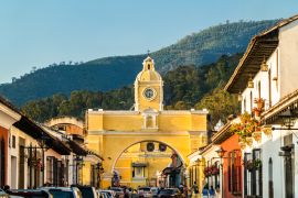 Lais Puzzle - Arco de Santa Catalina und Volcan de Agua in Antigua Guatemala, Mittelamerika - 2.000 Teile