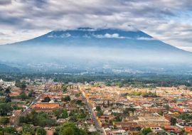 Lais Puzzle - Blick vom Cerro de la Cruz in Antigua, Guatemala, Mittelamerika. Antigua ist die ehemalige Hauptstadt, die nach dem Erdbeben nach Guatemala City verlegt wurde. - 1.000 Teile