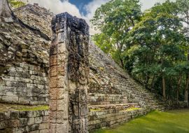 Lais Puzzle - Pyramidentreppe und geschnitzte Stella in Maya-Ruinen - Archäologische Stätte Copan, Honduras - 1.000 Teile